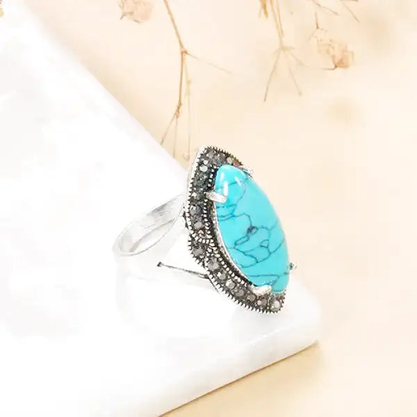 Bague-féminine-avec-Pierre-Turquoise-Bleue