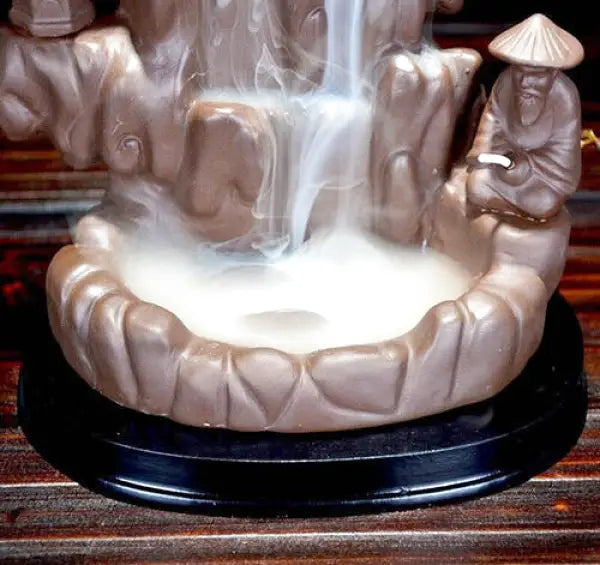 Fontaine-Encens-Cascade-Moine-Bouddhiste