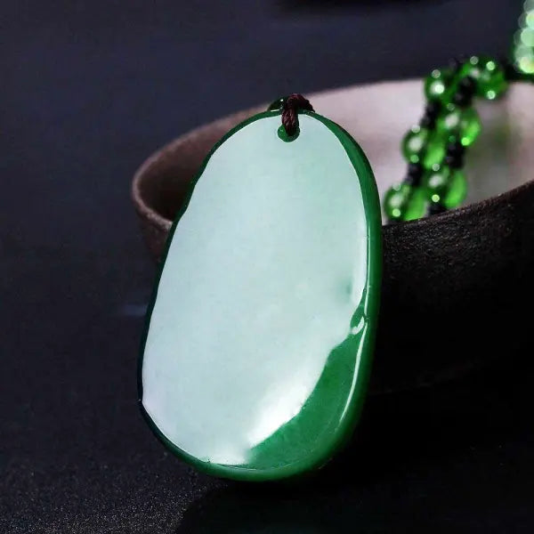 Pendentif-pierre-naturelle-jade-verte
