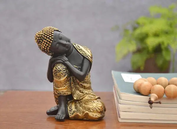 Statue-Bouddha-Tète-Sur-Genoux