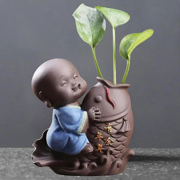 Statuette-Moine-Extérieur-Fleur