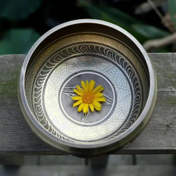 Bol chantant tibétain argenté sculpté à la main