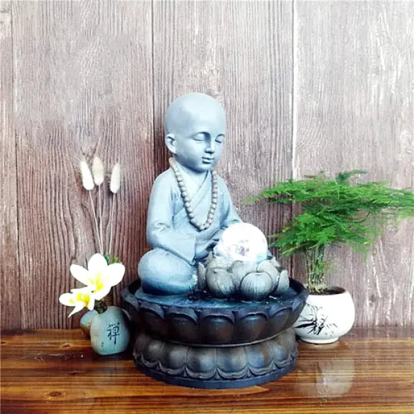 fontaine-a-eau-moine-qui-medite