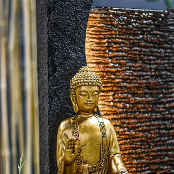 fontaine-jati-divinite-gautama-cascade-eau